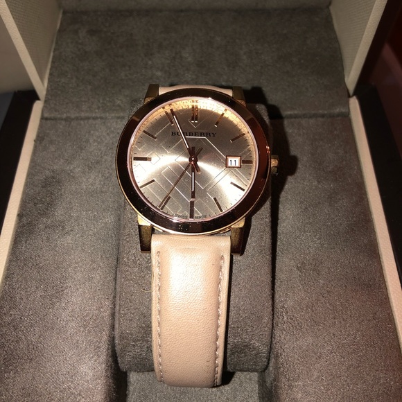 Authentic BURBERRY WOMENS WATCH - Picture 2 of 8
